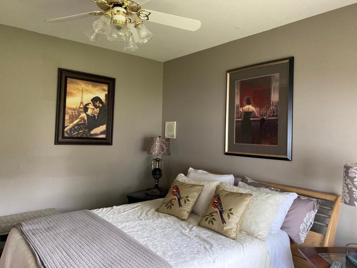 Rolling Hills Country Resort Bed And Breakfast Three Hills Экстерьер фото